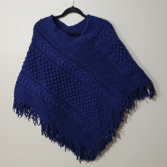 Blue vintage knitted poncho - Picture 4 of 9